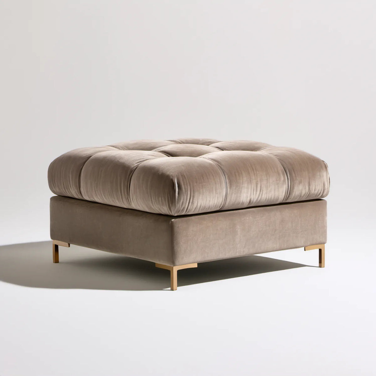 Kwadratowy podnóżek tapicerowany aksamitem Taupe/Złoty 90 × 90 × 46 cm