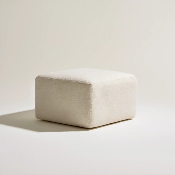 Kremowy puf tapicerowany z tkaniny bouclé 45 x 45 x 40 cm